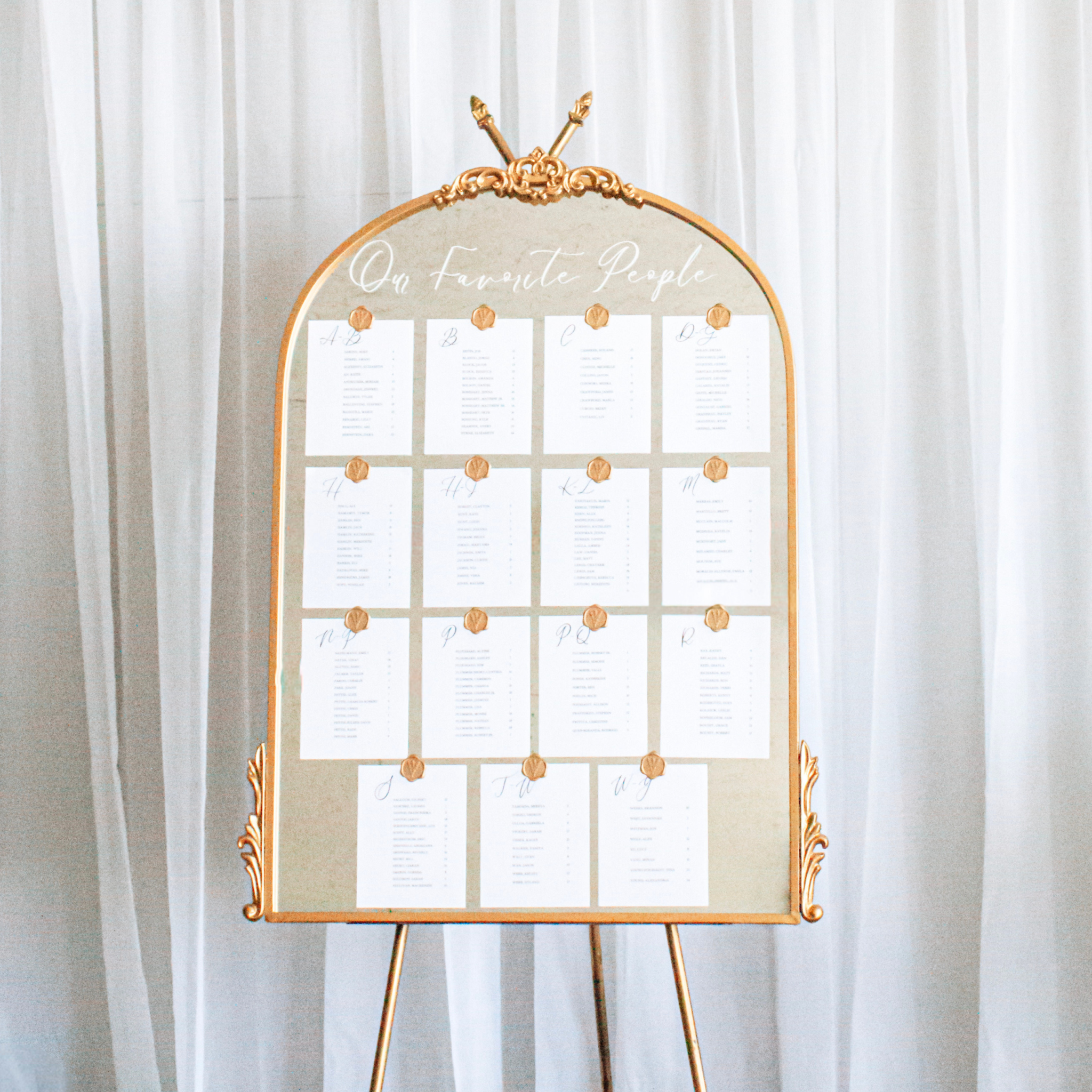 elegant wedding mirror sign with gold frame displaying seating chart