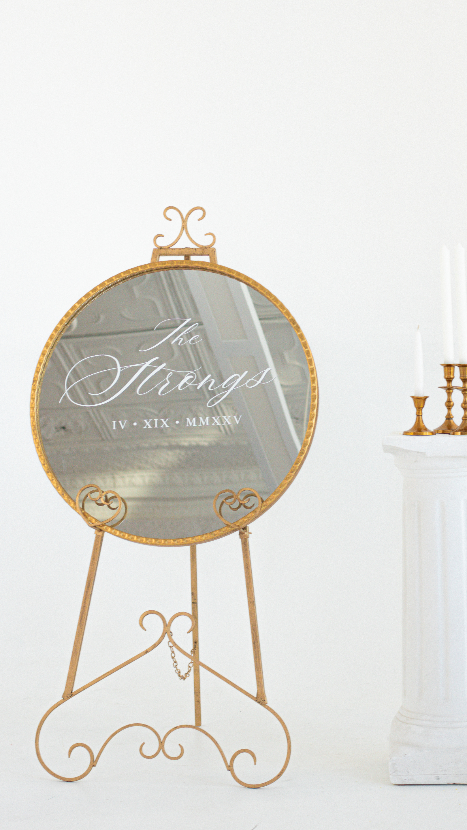 Round Wedding Welcome Mirror