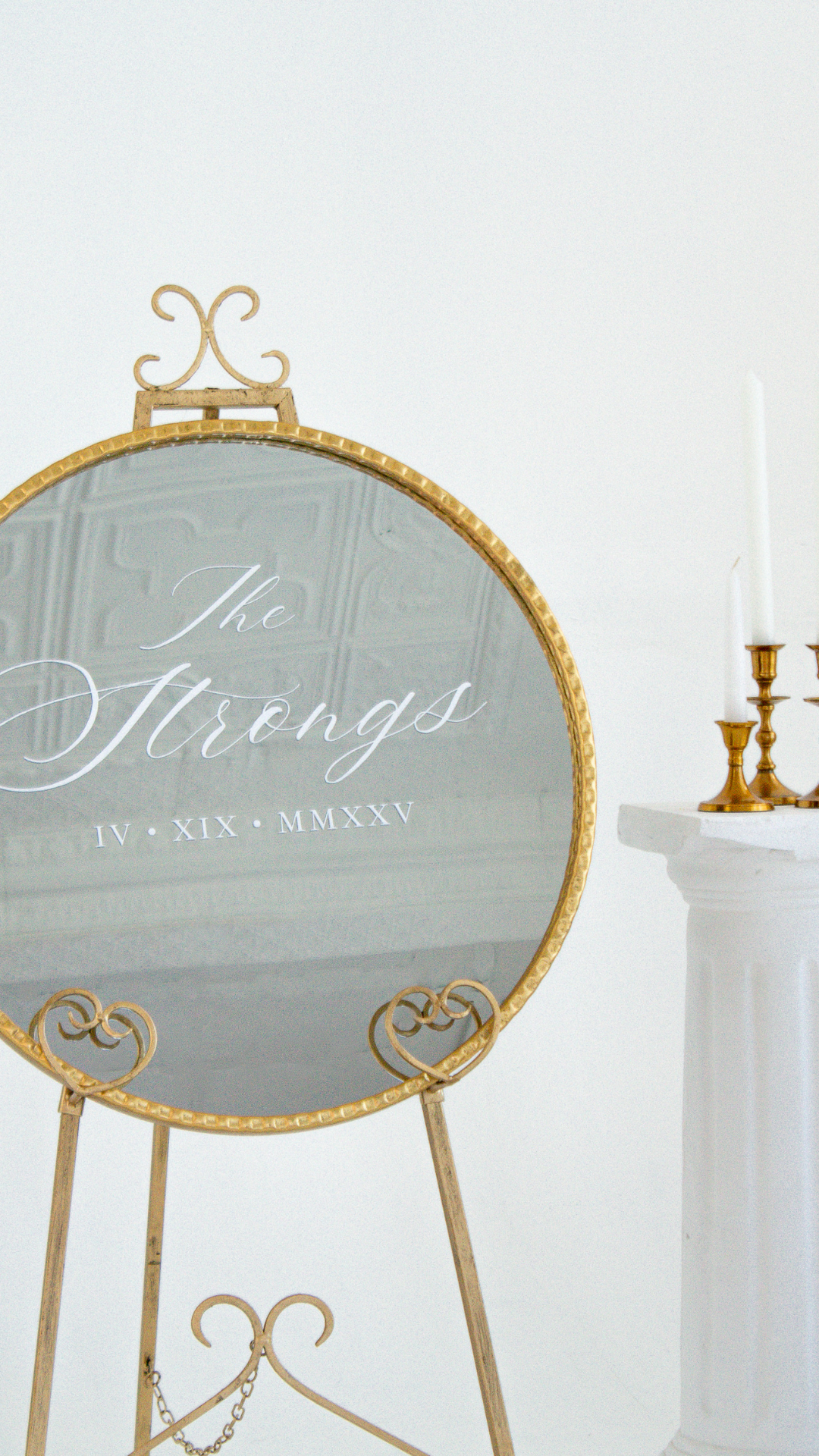 Round Wedding Welcome Mirror